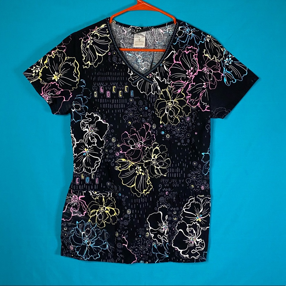 🌺 Floral Scrub Top 🌺